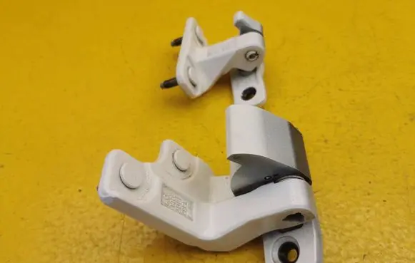 Mercedes-Benz GLC C253 Rear door lower hinge