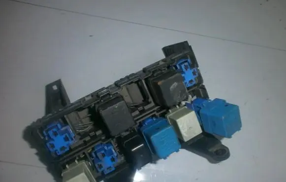 Nissan Primera Fuse box set 71543087 ya1