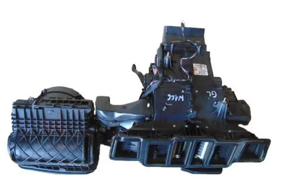 Mercedes-Benz GL X166 Interior heater climate box assembly housing A1668303460