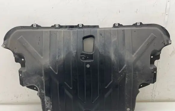 Mercedes-Benz CLA C118 X118 Engine splash shield/under tray A1776907803