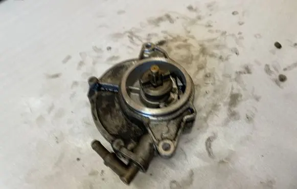 Audi A4 S4 B8 8K Vacuum pump 057145100AF
