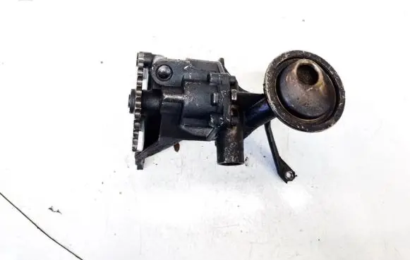 Volkswagen Golf III Oil pump 030115109a