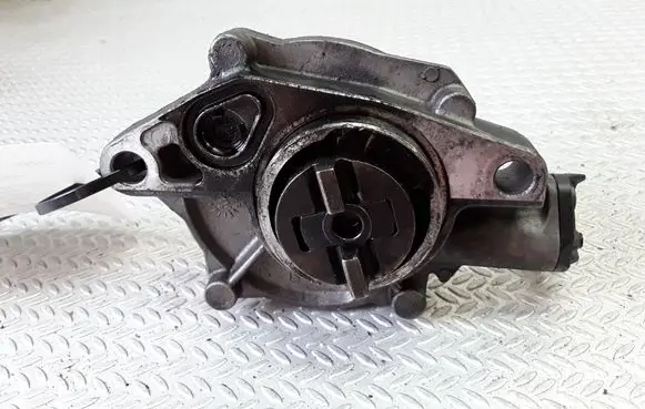 Peugeot 206 Vacuum pump 9653446680