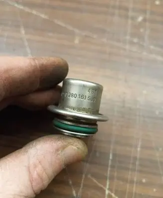Renault Laguna I Fuel pressure regulator 0280161500