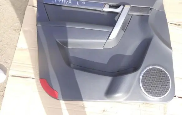 Chevrolet Captiva Front door card panel trim