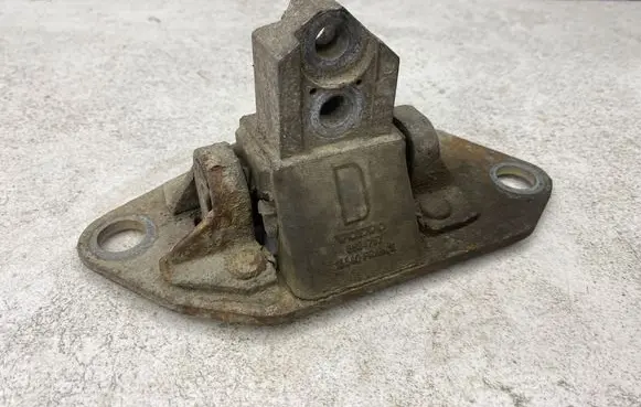 Engine mount bracket