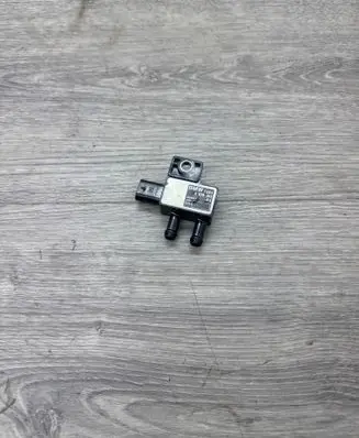 BMW 5 G30 G31 G38 Exhaust gas pressure sensor 8579353