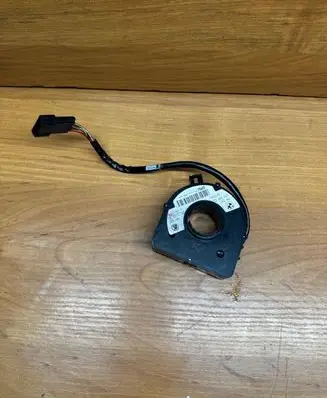 BMW 5 E39 Steering angle sensor 6750126 05111590 310501