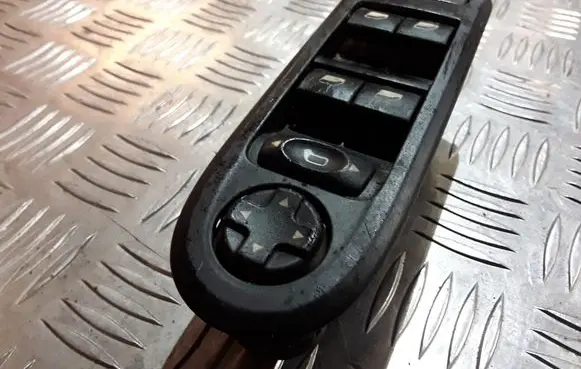 Peugeot 308 Electric window control switch 96644915XT