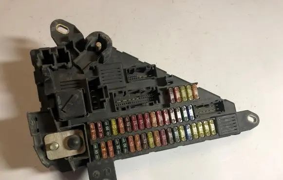 BMW 5 E60 E61 Fuse module 9138830 913883001 518956057