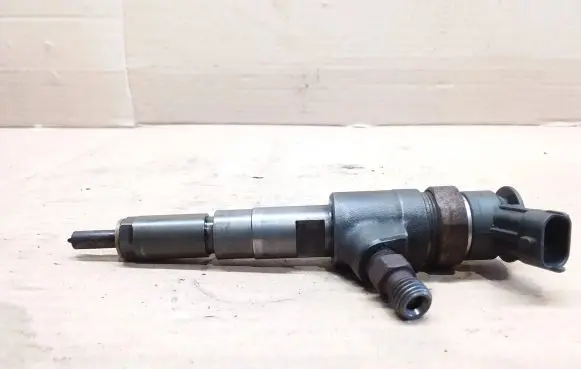 Peugeot 207 Fuel injector 0445110252