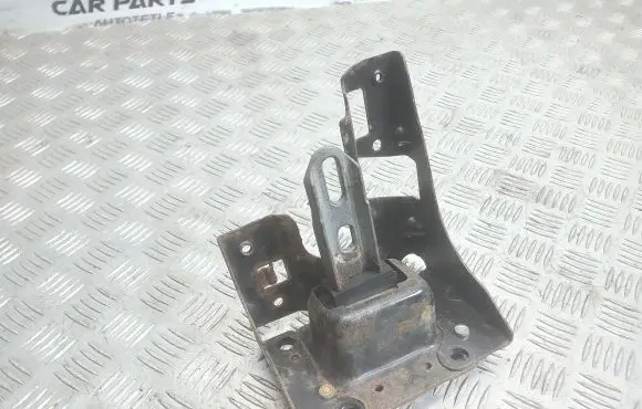 Citroen C4 Cactus Engine mount bracket