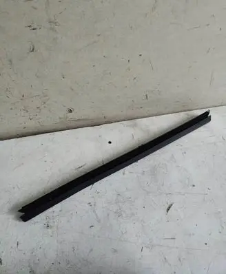 BMW 3 E90 E91 Front door glass trim molding 16856