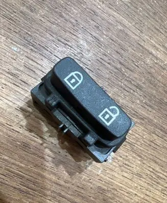 Volvo V70 Central locking switch button 30710476 03451610 SN50025081480712