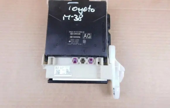 Toyota RAV 4 (XA50) Central body control module 8922102A50