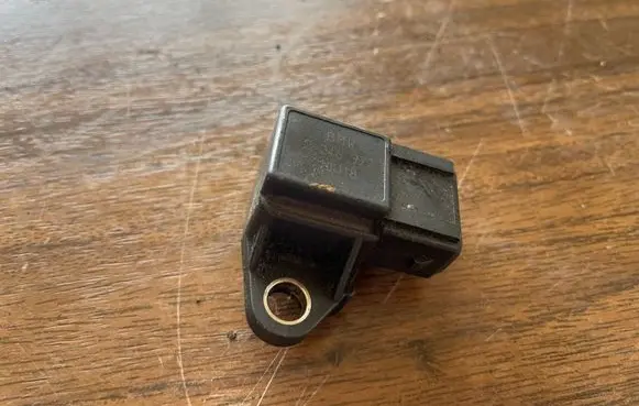 BMW 5 E39 Air pressure sensor 2246977