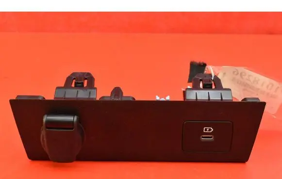 Radio/CD/DVD/GPS head unit