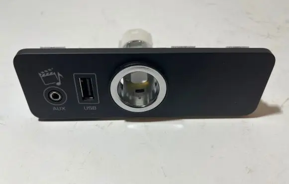 Land Rover Range Rover Sport L494 USB socket connector CPLA19N236AA 130415