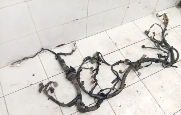Toyota Avensis Verso Engine installation wiring loom 