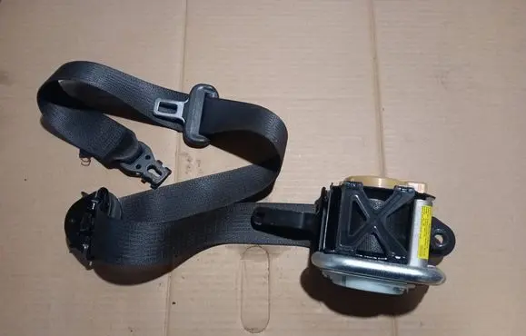 Opel Insignia A Front seatbelt 3063932AA