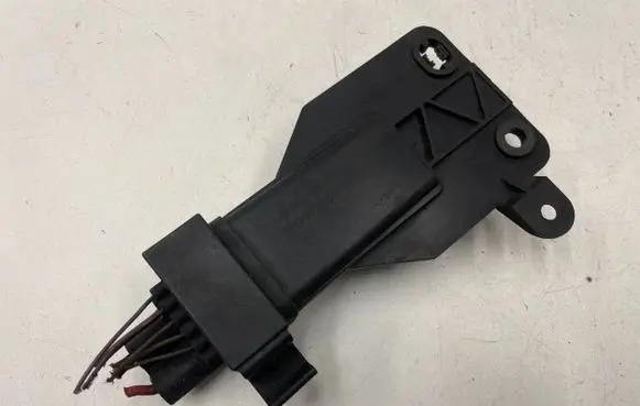 Skoda Rapid (NH) Coolant fan relay 5J0919506