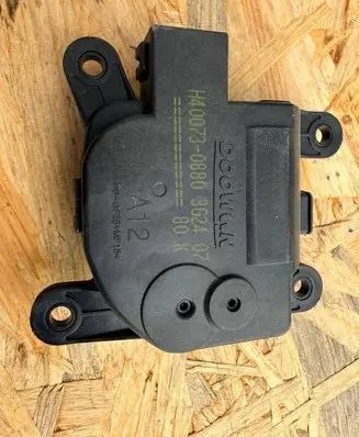 Hyundai i40 Air flap motor/actuator H400730880