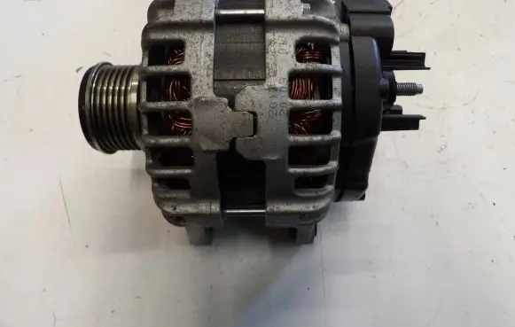 Renault Megane IV Generator/alternator 231004EA0A 231004EA0AF