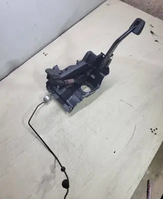 Mercedes-Benz C W203 Pedal assembly 2032910401 80405