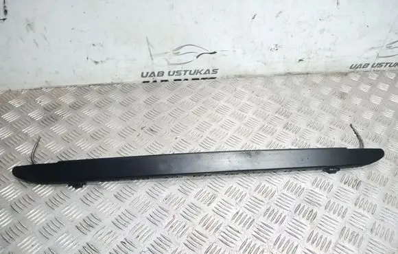 Volkswagen PASSAT B3 Air flow deflector 