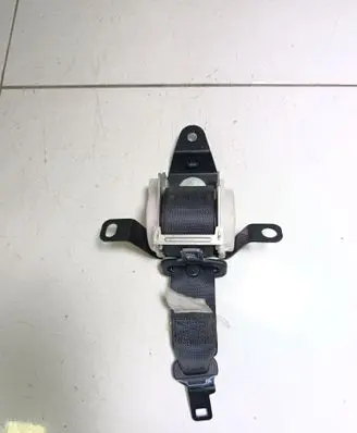 Middle seatbelt (rear)