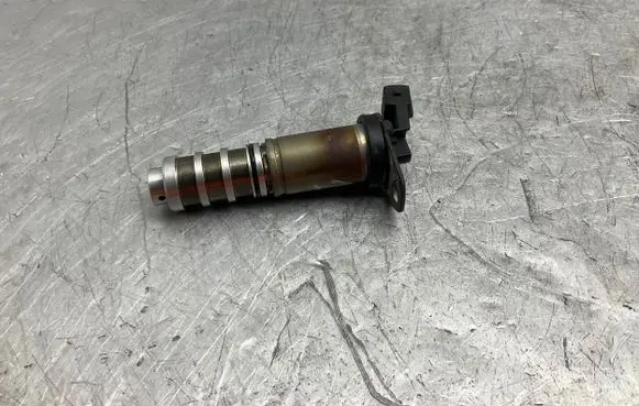 BMW 5 F10 F11 Camshaft vanos timing valve 8605123 13151880