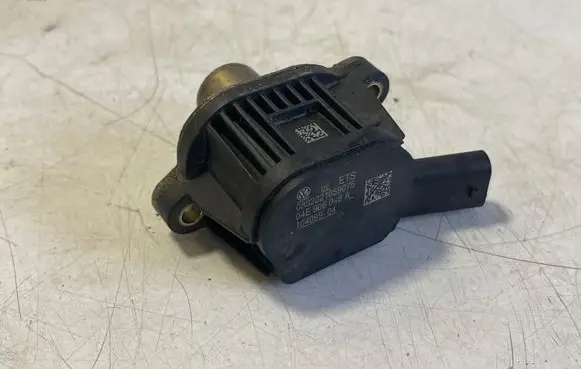 Audi Q3 F3 Camshaft vanos timing valve 04E906048A
