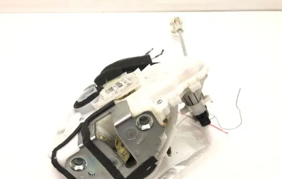 Honda CR-V Front door lock