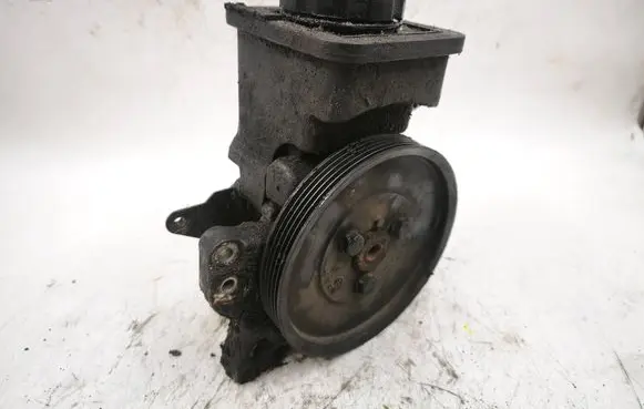 BMW 3 E46 Power steering pump 32422247046