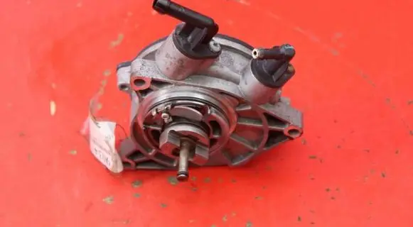 Chevrolet Cruze Vacuum pump 9140305704