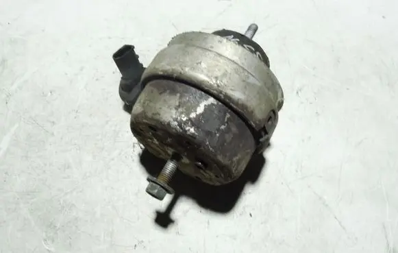 Audi A4 S4 B5 8D Engine mount bracket 4B0199379E