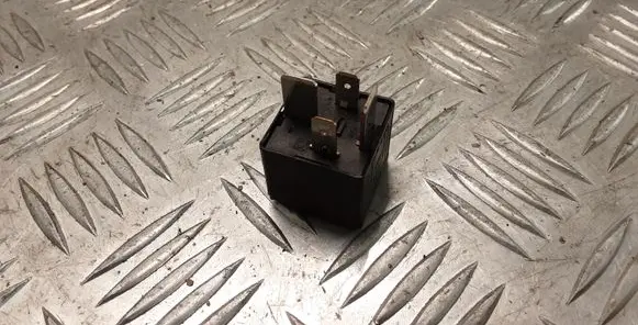 Volkswagen PASSAT B6 Other relay 7M0951253A
