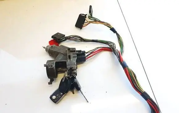 Volkswagen PASSAT B4 Ignition lock 357905851 290596
