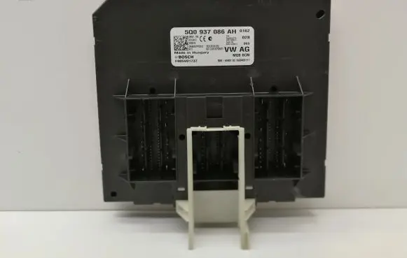 Volkswagen PASSAT B8 Central body control module 5Q0937086AH