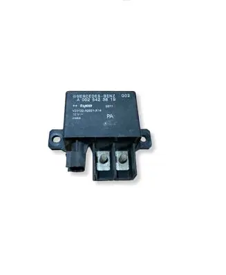Mercedes-Benz E W211 Charging relay A0025423819 V23132A2001314