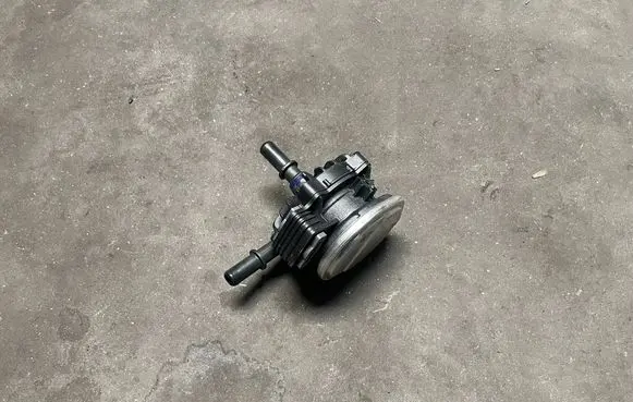 Volvo XC40 Electric auxiliary coolant/water pump 32462079
