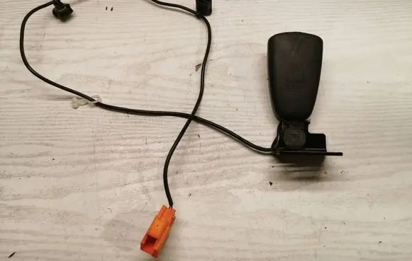Volvo C30 Rear seatbelt buckle 8686940 312203