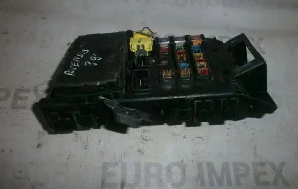 Toyota Avensis T220 Fuse box set 8273005020