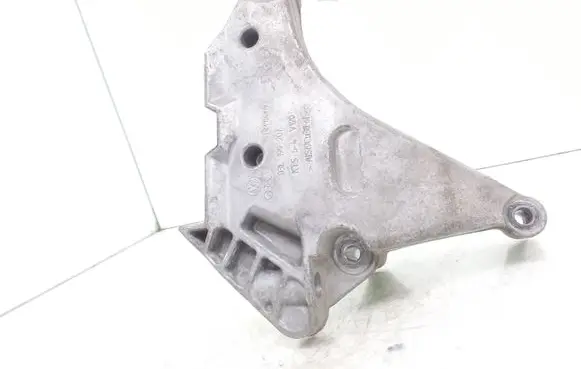 Skoda Octavia Mk2 (1Z) Engine mounting bracket 03L199207