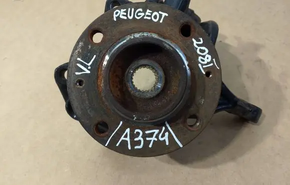 Peugeot 208 Front wheel hub spindle knuckle