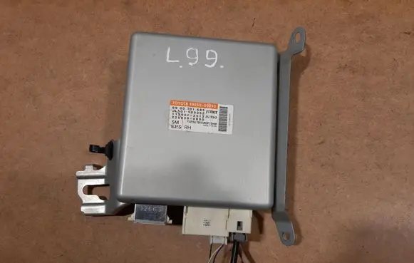 Toyota Avensis T270 Power steering control unit/module 8965005090 1129002512