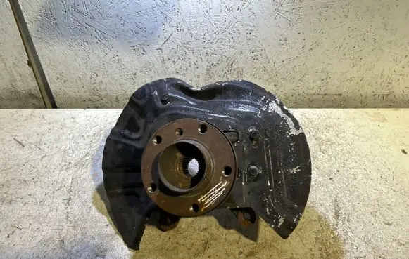 BMW X3 E83 Front wheel hub