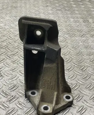 Land Rover Discovery 3 - LR3 Gearbox mounting bracket