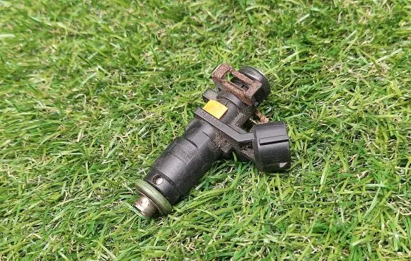 Volkswagen Jetta VI Fuel injector 06A906031CP