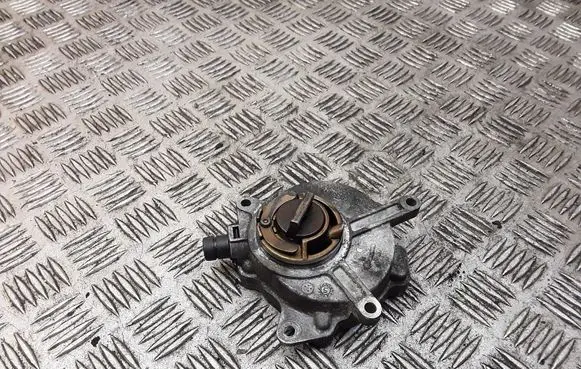 Volkswagen PASSAT B6 Vacuum pump 06D145100E